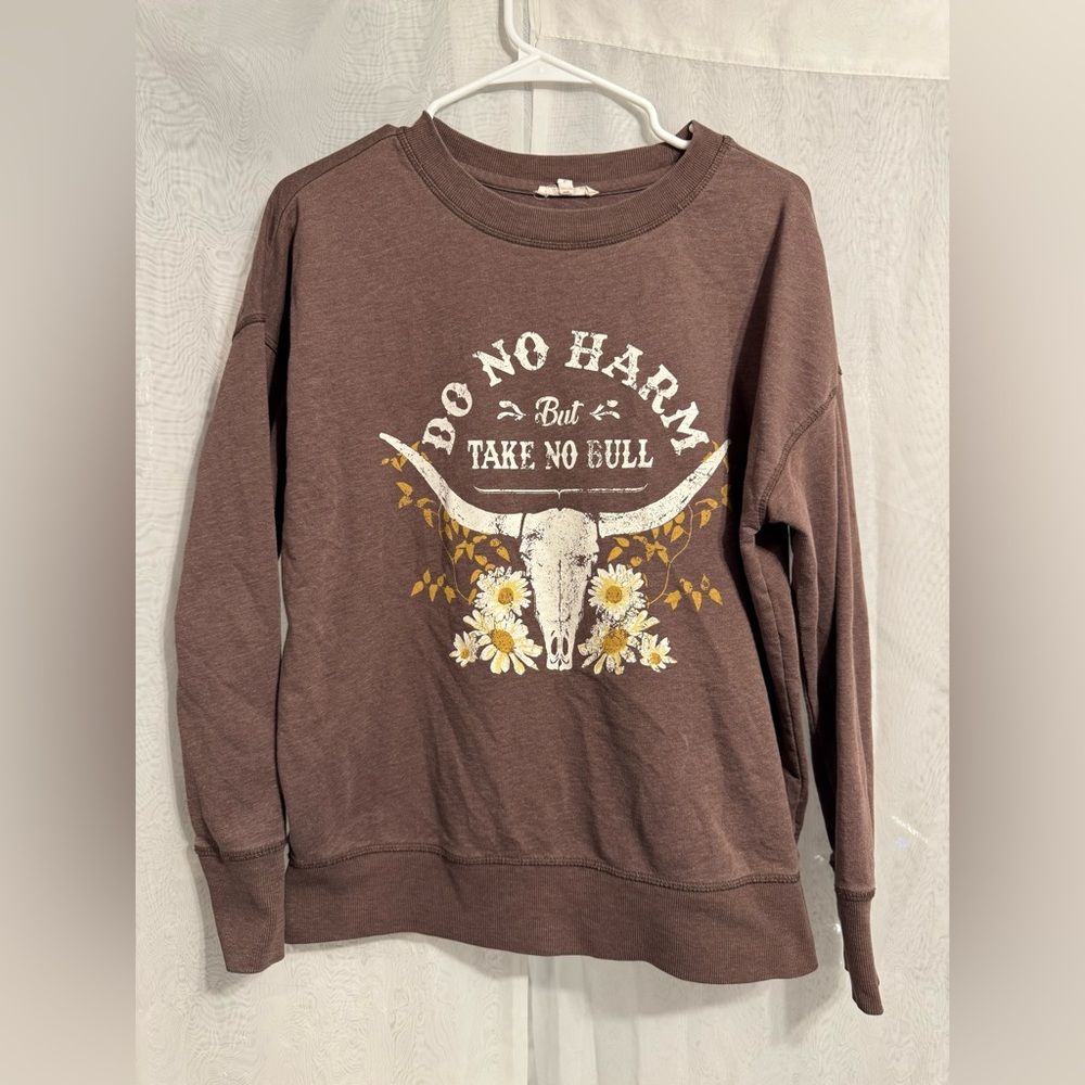 Maurice’s Sweatshirt with cow flower design